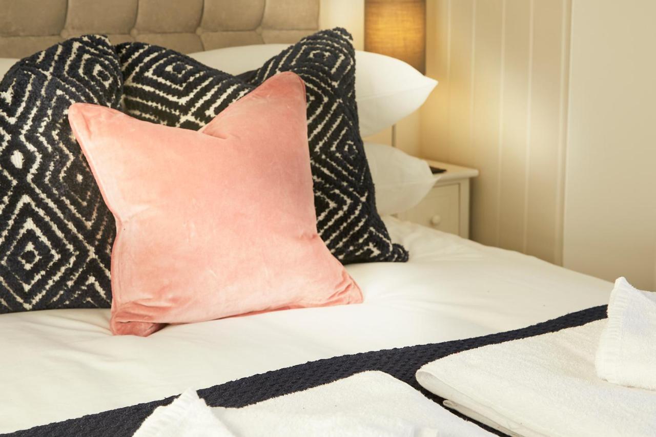 Sea View Serenity, Breath Taking Sea View Sleeps 4, Yorkshire Coast Lets Apartment