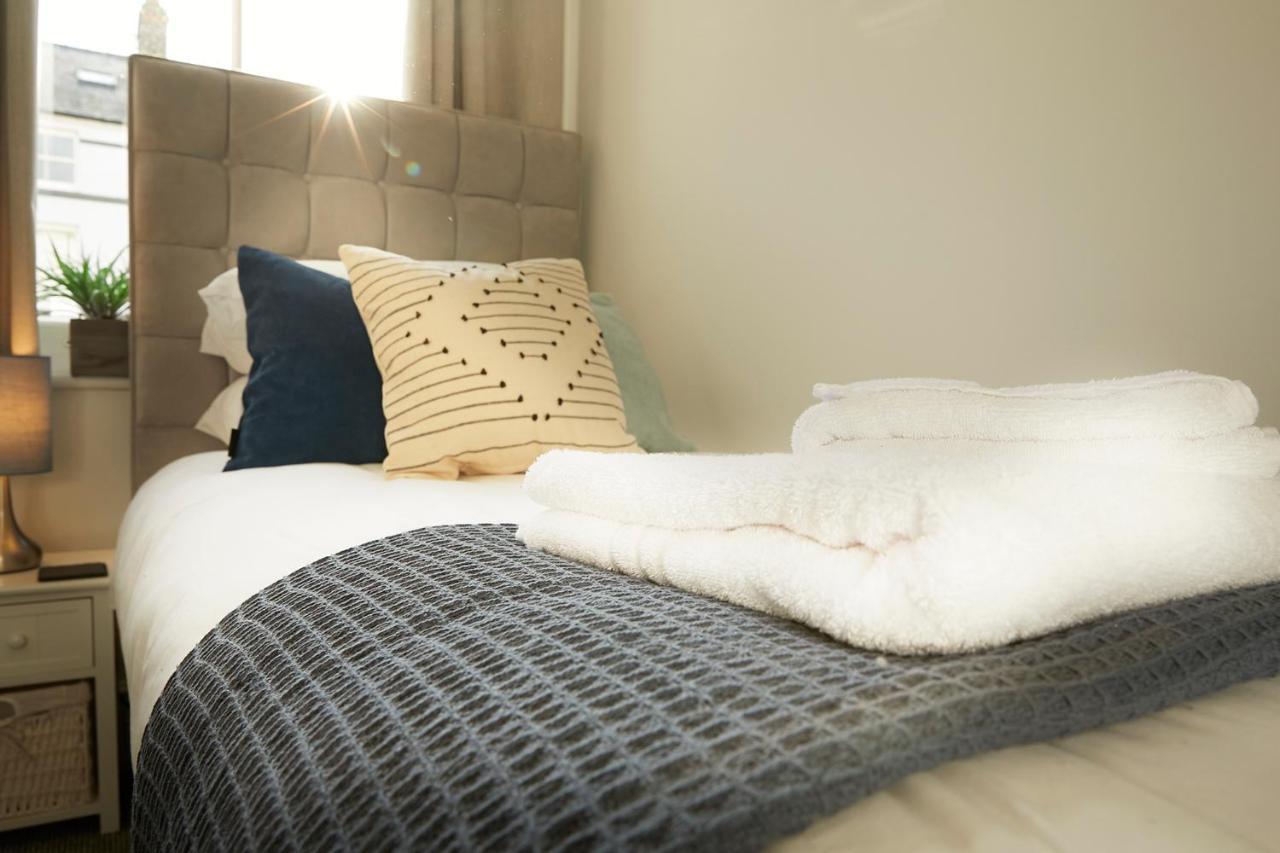 Sea View Serenity, Breath Taking Sea View Sleeps 4, Yorkshire Coast Lets Apartment *