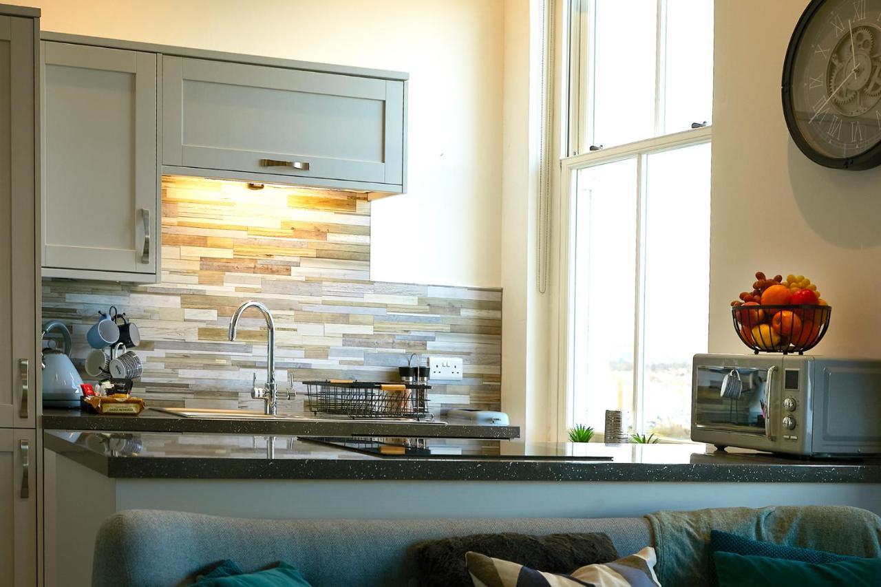 Sea View Serenity, Breath Taking Sea View Sleeps 4, Yorkshire Coast Lets Apartment Scarborough