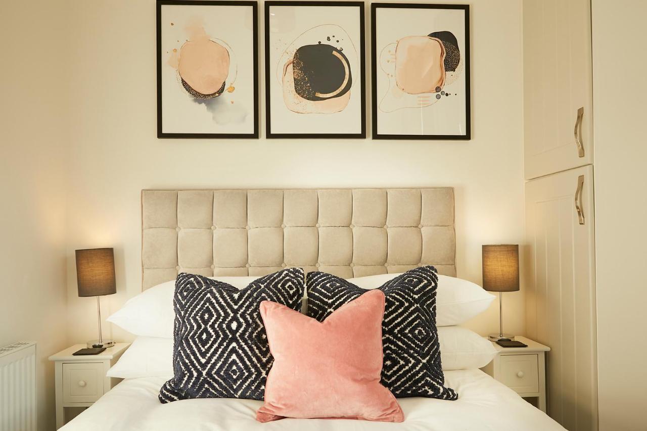 Sea View Serenity, Breath Taking Sea View Sleeps 4, Yorkshire Coast Lets Apartment Scarborough