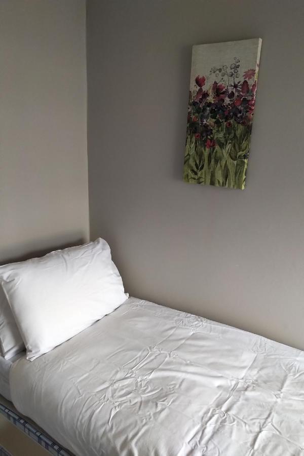 Oliver Wests Beautiful 2 Bedroom Sleeps 4