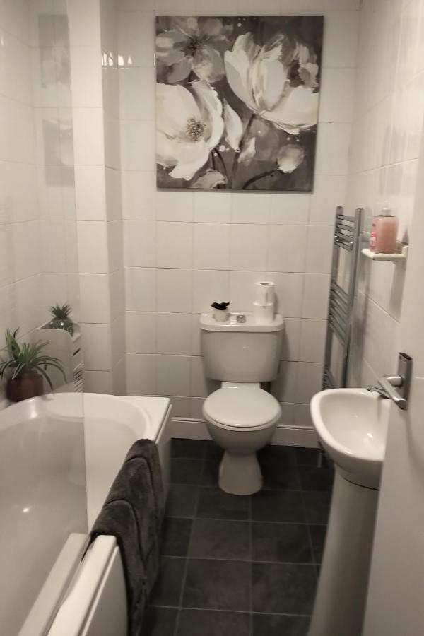 Oliver Wests Beautiful 2 Bedroom Sleeps 4 Apartment