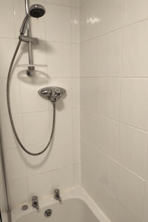 Oliver Wests Beautiful 2 Bedroom Sleeps 4 Apartment *