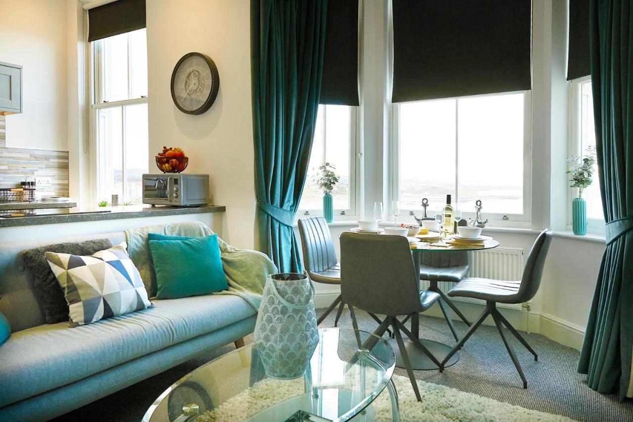 Sea View Serenity, Breath Taking Sea View Sleeps 4, Yorkshire Coast Lets Apartment