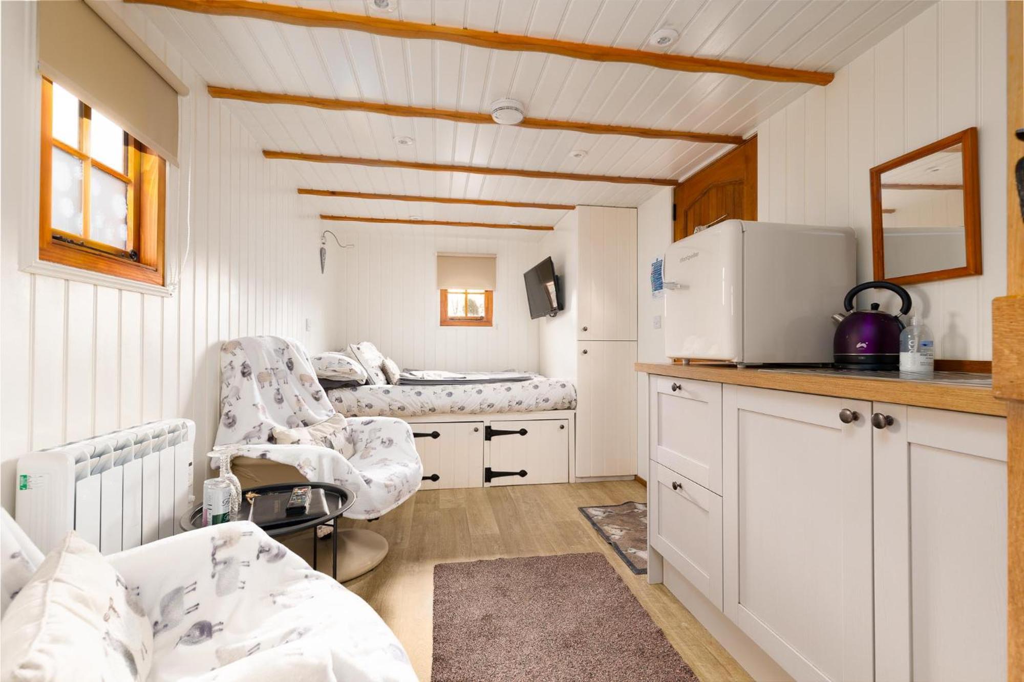 Apartment Shepherds Hut, West Ayton, *