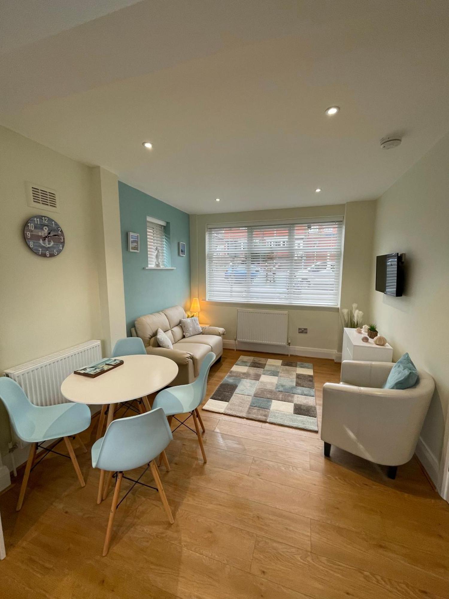 The Beachcomber, One Min From Harbour And Beach * Scarborough