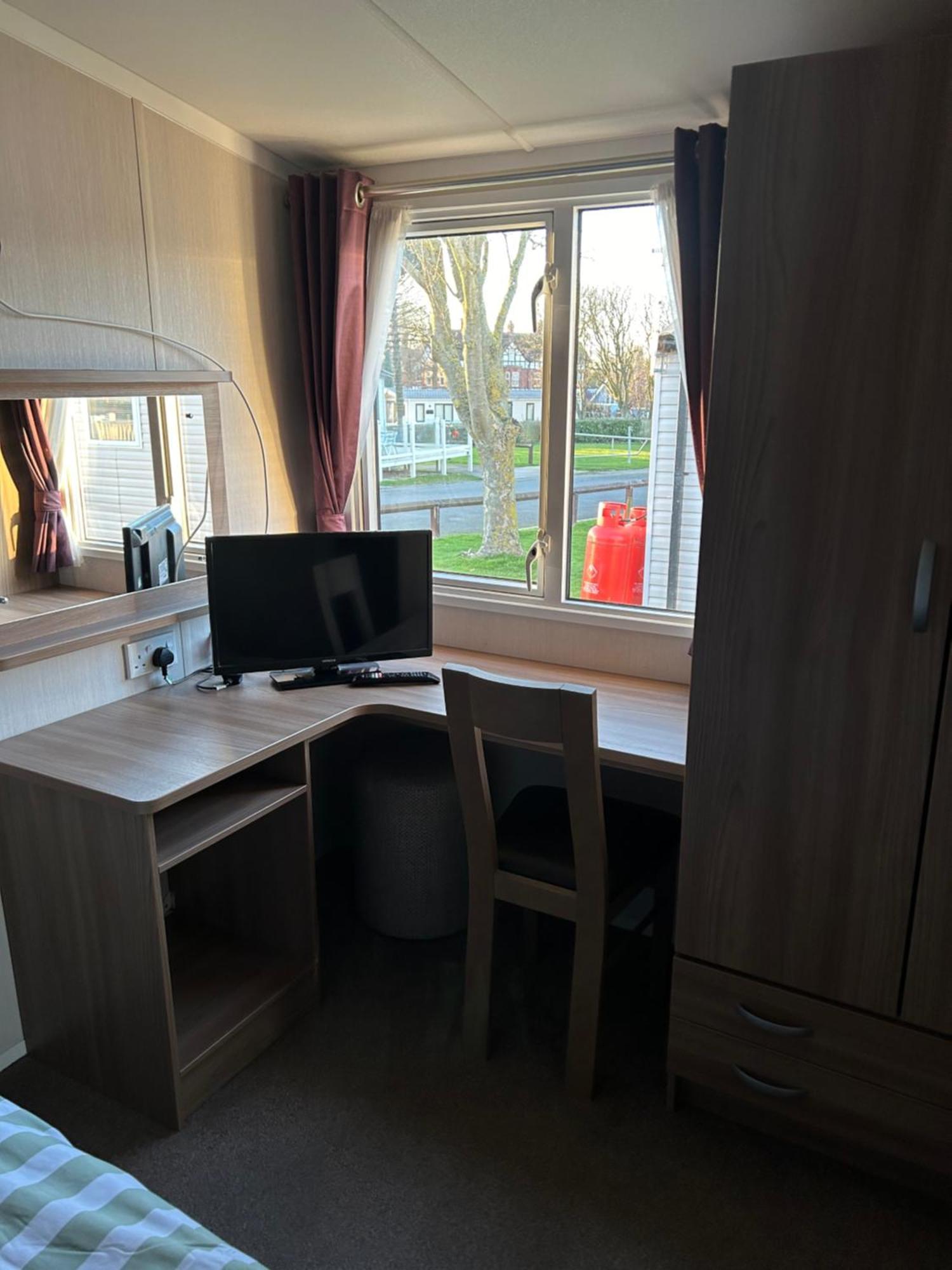 3 Bedroomed Caravan With Amazing Sea Views! *