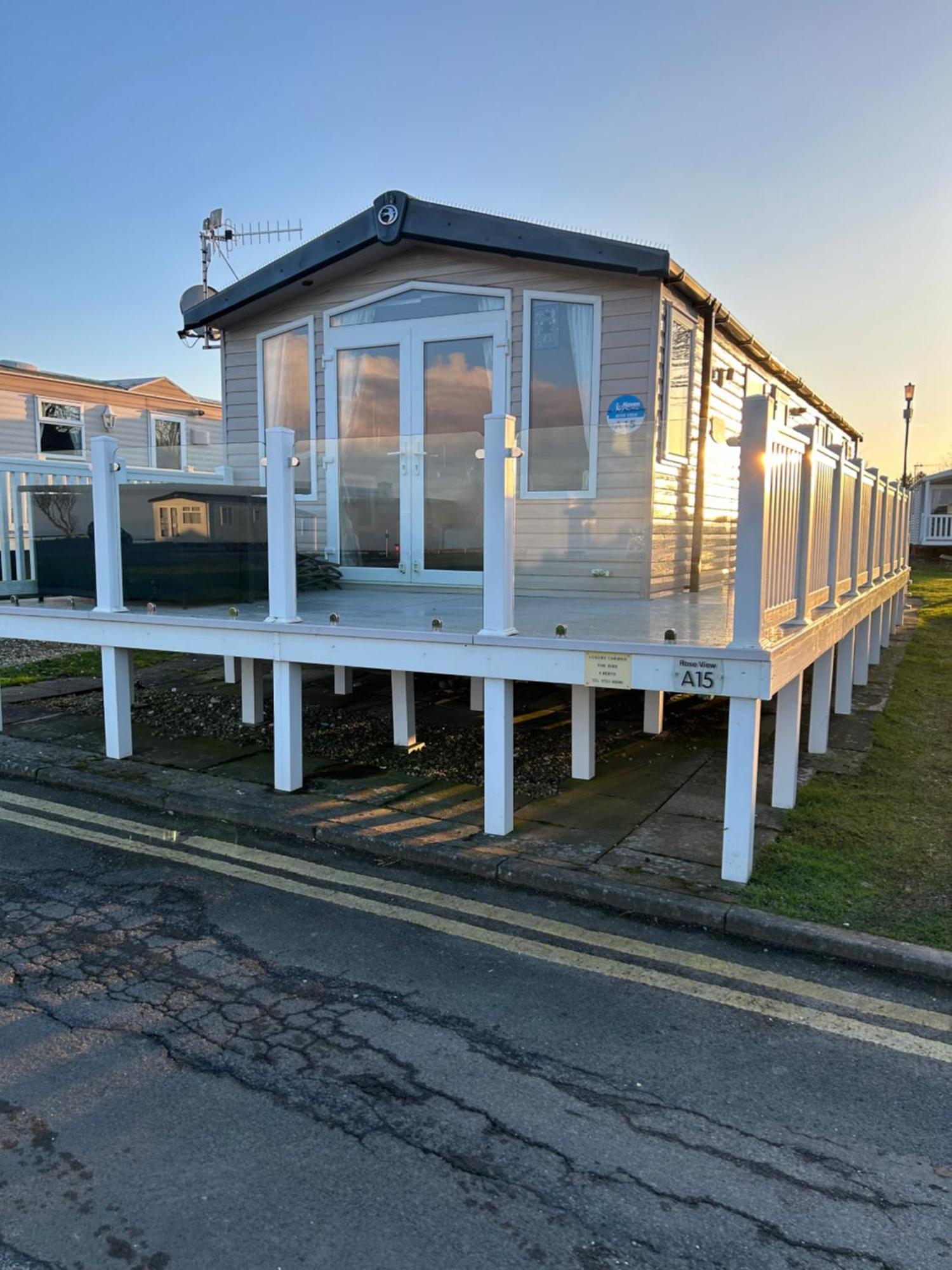 Apartment 3 Bedroomed Caravan With Amazing Sea Views!