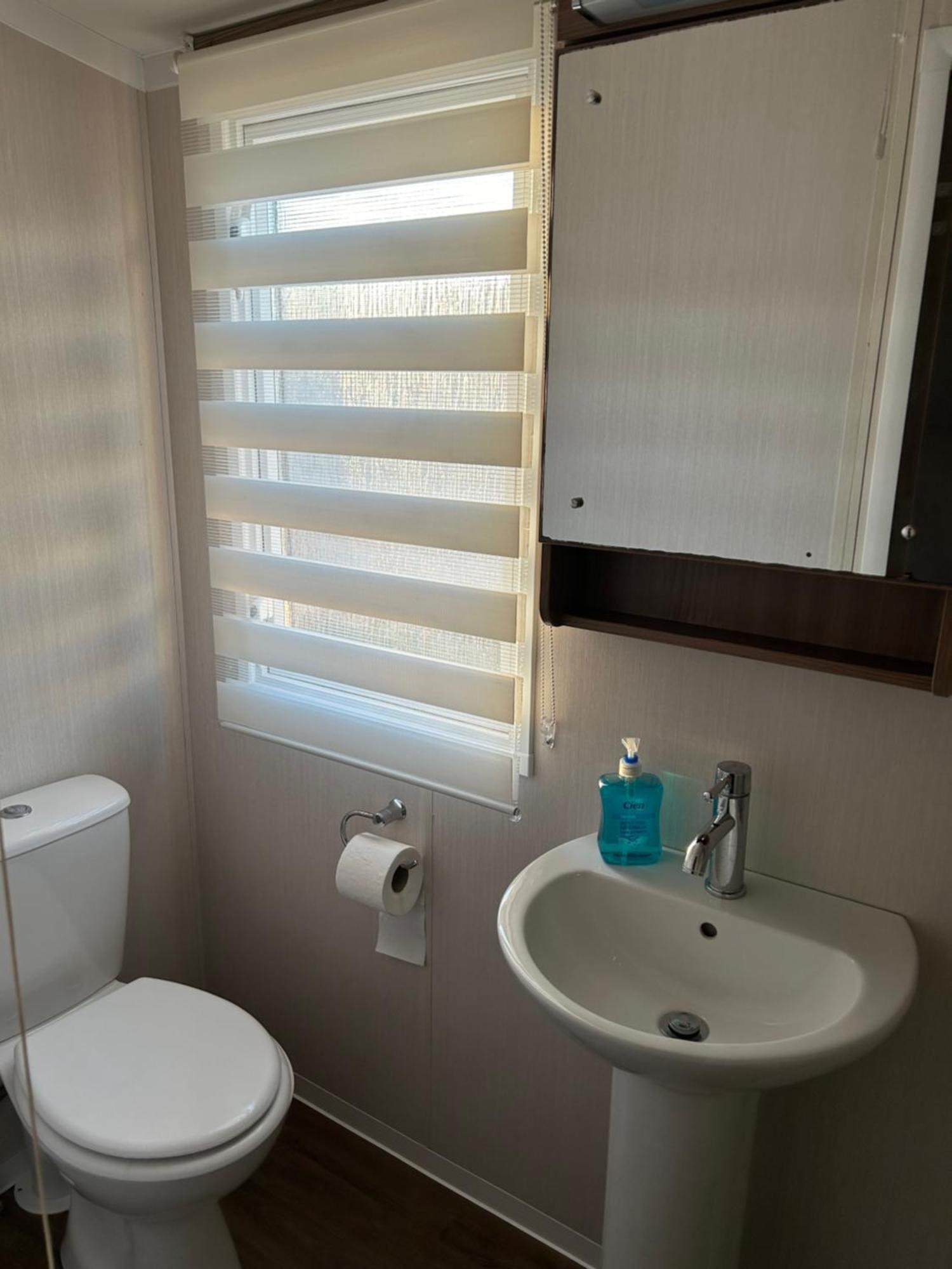 3 Bedroomed Caravan With Amazing Sea Views! Apartment *