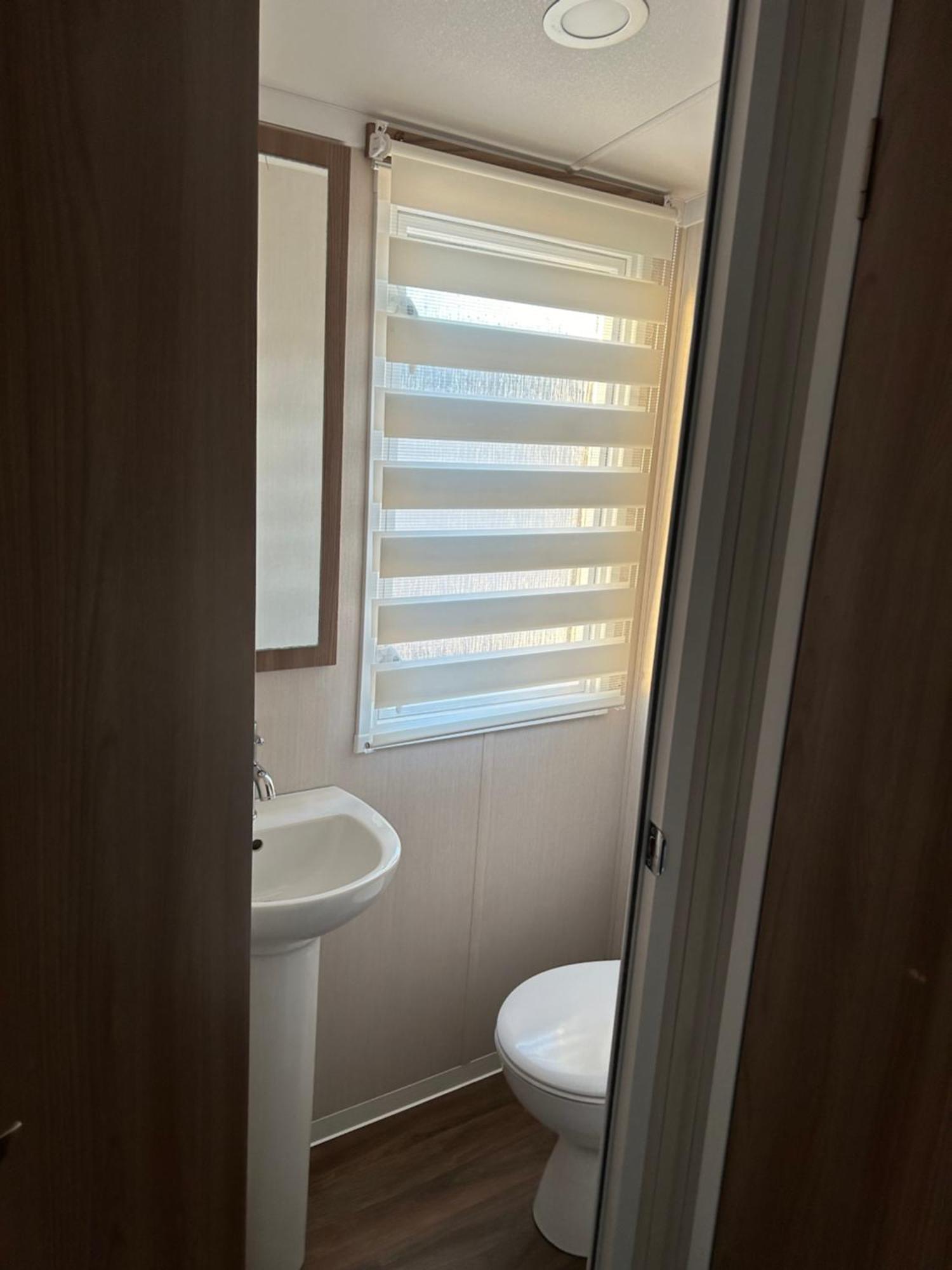 Apartment 3 Bedroomed Caravan With Amazing Sea Views!
