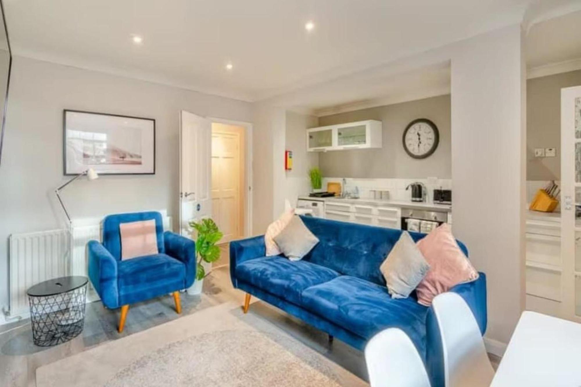 Apartment Molokai Snug Location North South Bay Courtyard Garden Parking Scarborough