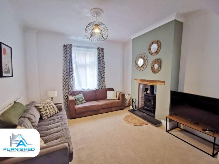 4 Bedroom House - Contractors Welcome Holiday home *