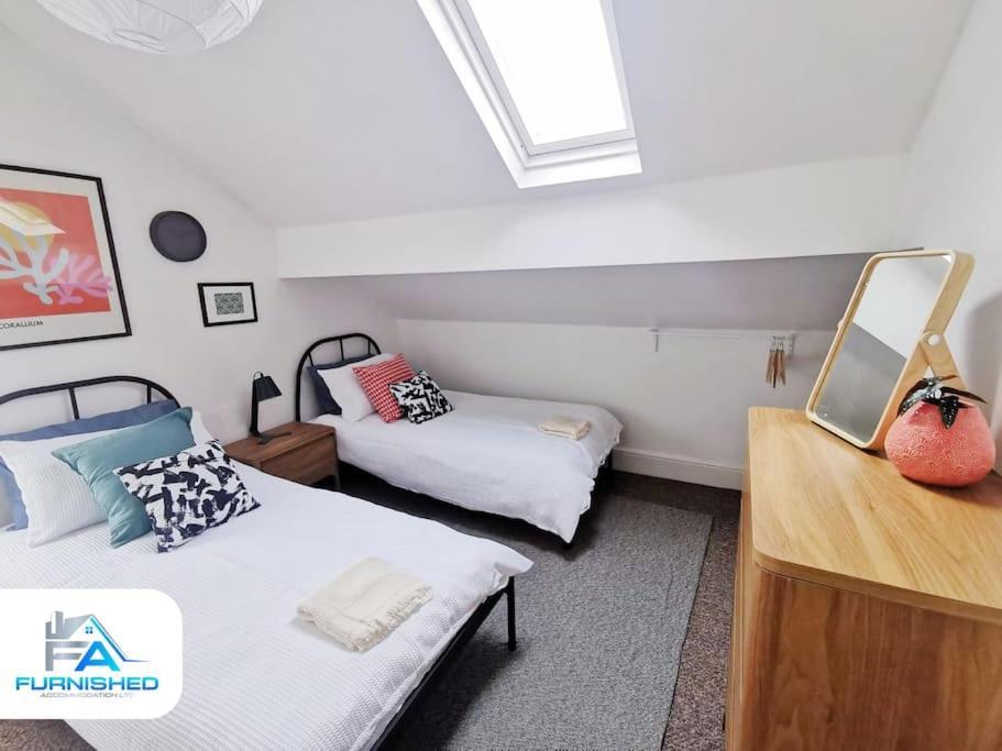 4 Bedroom House - Contractors Welcome * Scarborough