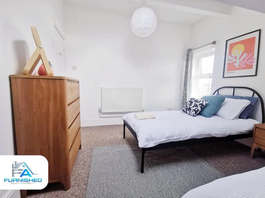 4 Bedroom House - Contractors Welcome * Scarborough