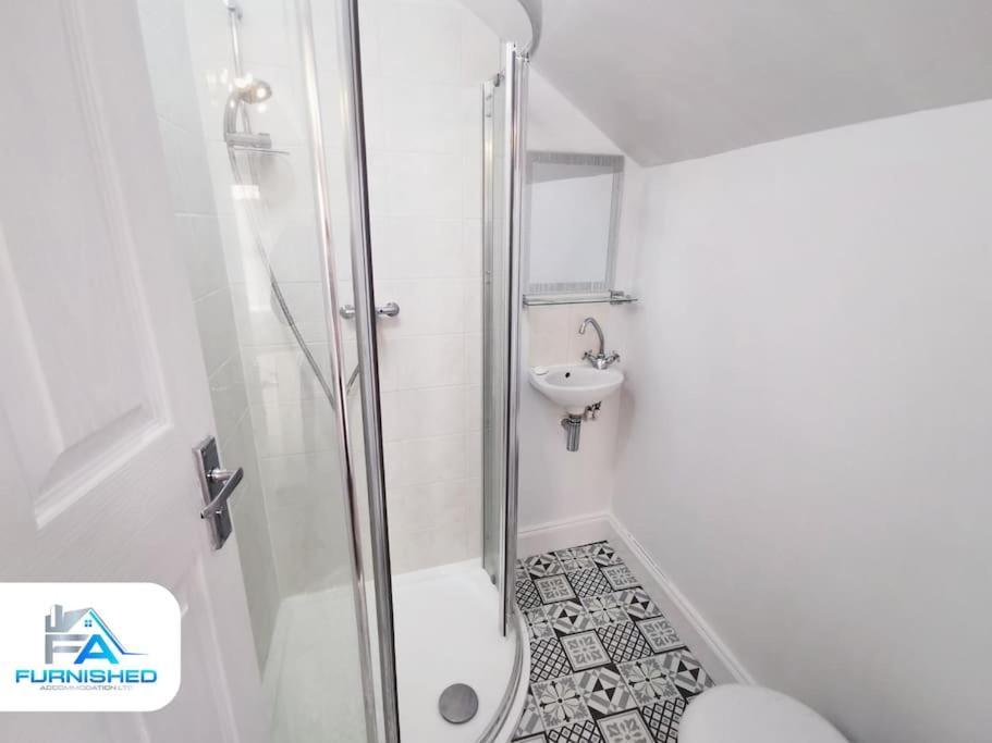 4 Bedroom House - Contractors Welcome Holiday home