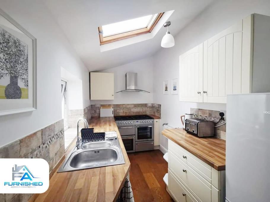 4 Bedroom House - Contractors Welcome Scarborough