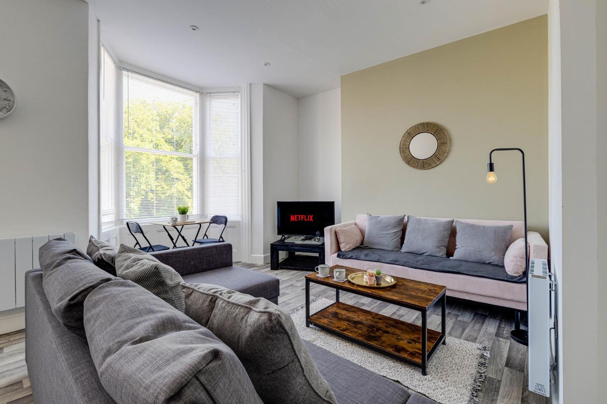 No 2 At Empire 39 Apartment