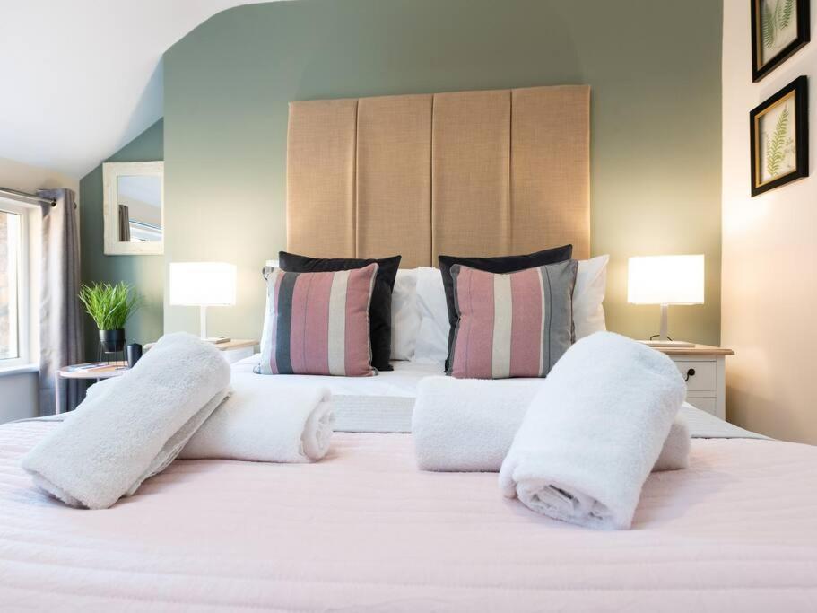 Huge 12 Bedroom Sleep 24 Luxury With 2 Hot Tubs Holiday home