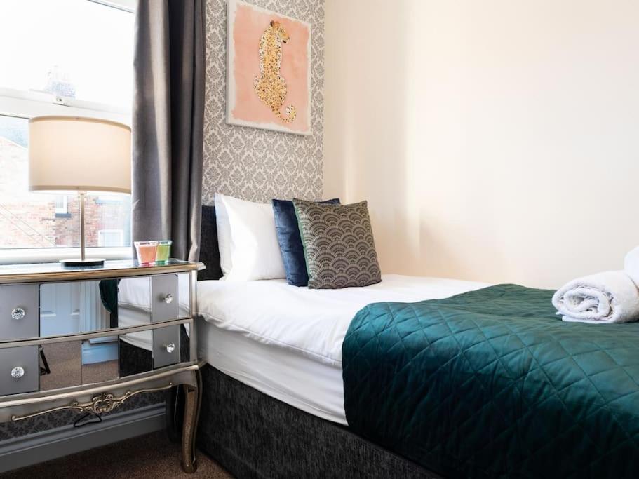 Huge 12 Bedroom Sleep 24 Luxury With 2 Hot Tubs Holiday home