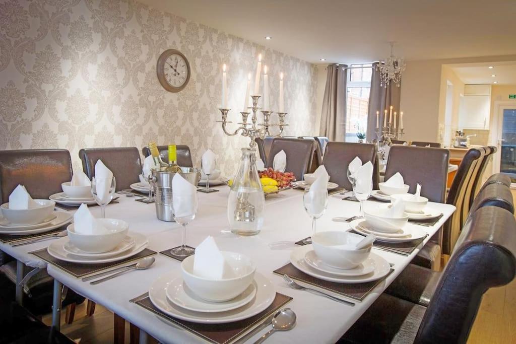 Holiday home Huge 12 Bedroom Sleep 24 Luxury With 2 Hot Tubs