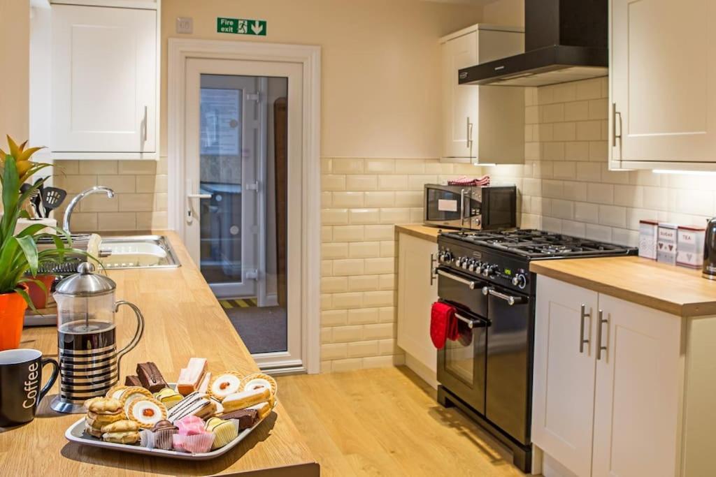 Huge 12 Bedroom Sleep 24 Luxury With 2 Hot Tubs