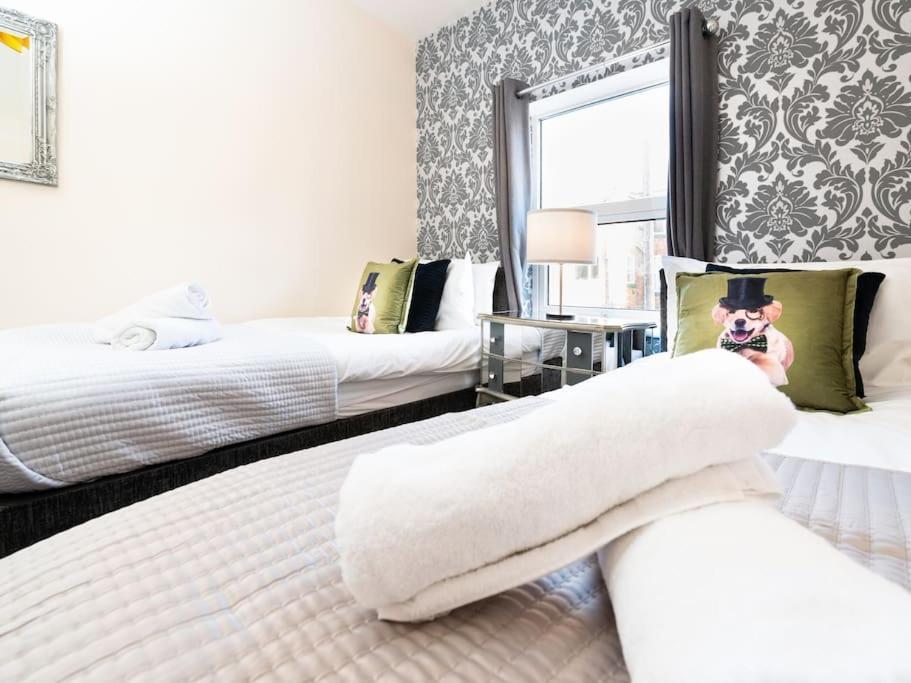Huge 12 Bedroom Sleep 24 Luxury With 2 Hot Tubs *