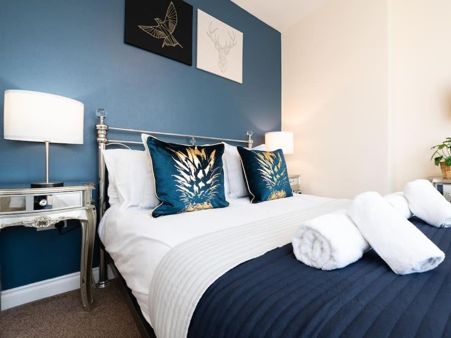 Huge 12 Bedroom Sleep 24 Luxury With 2 Hot Tubs *