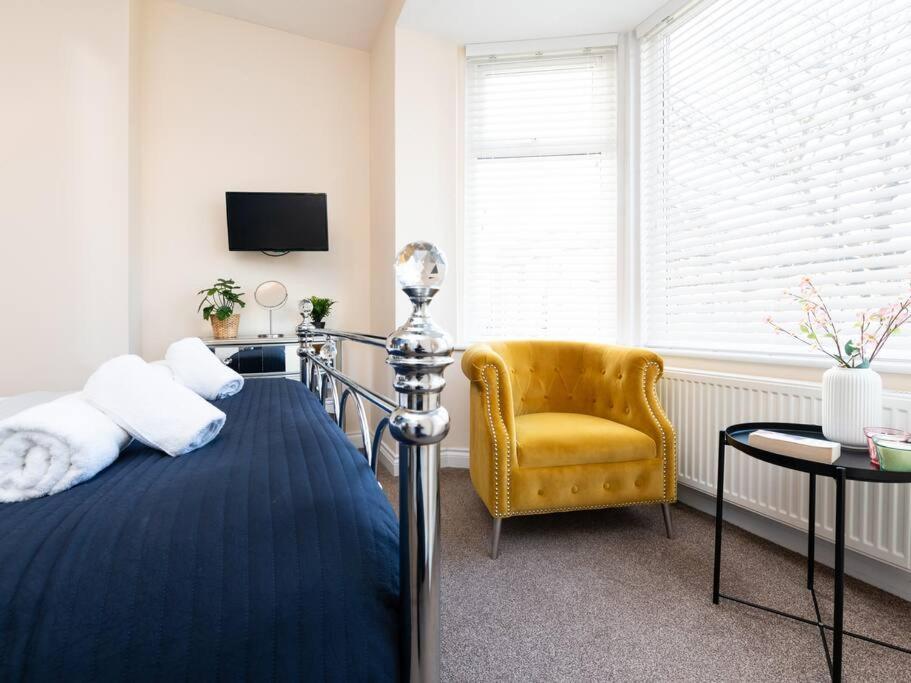 Holiday home Huge 12 Bedroom Sleep 24 Luxury With 2 Hot Tubs