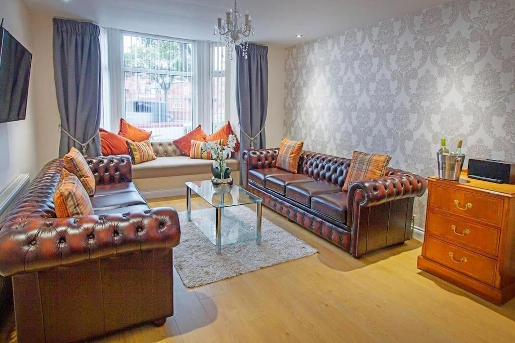 Huge 12 Bedroom Sleep 24 Luxury With 2 Hot Tubs *