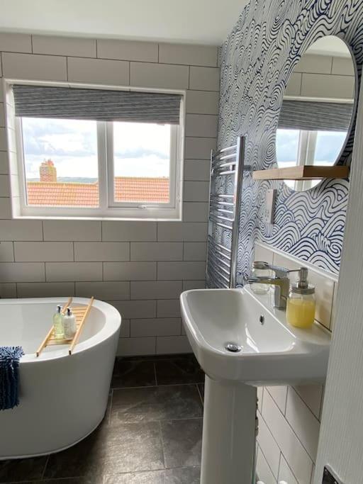 Sea Biscuit Cottage, Holiday home