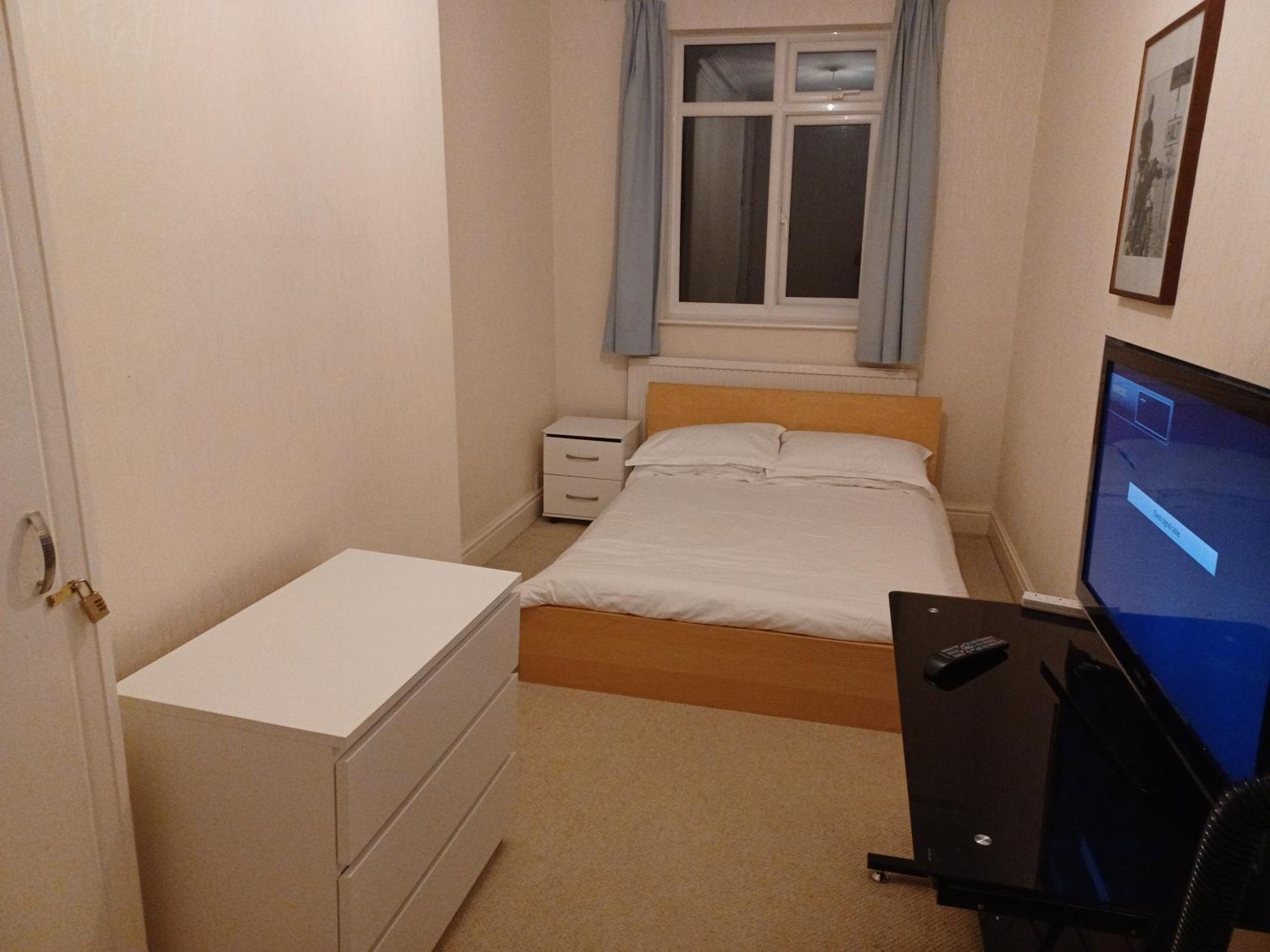 25 Avenue Victoria Flat 2 * Scarborough