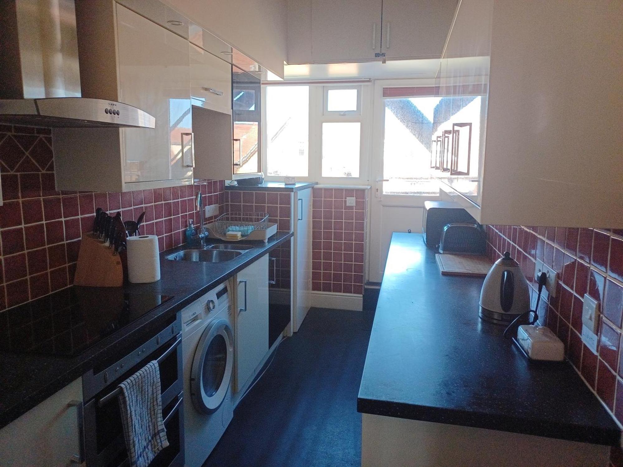 25 Avenue Victoria Flat 2 * Scarborough