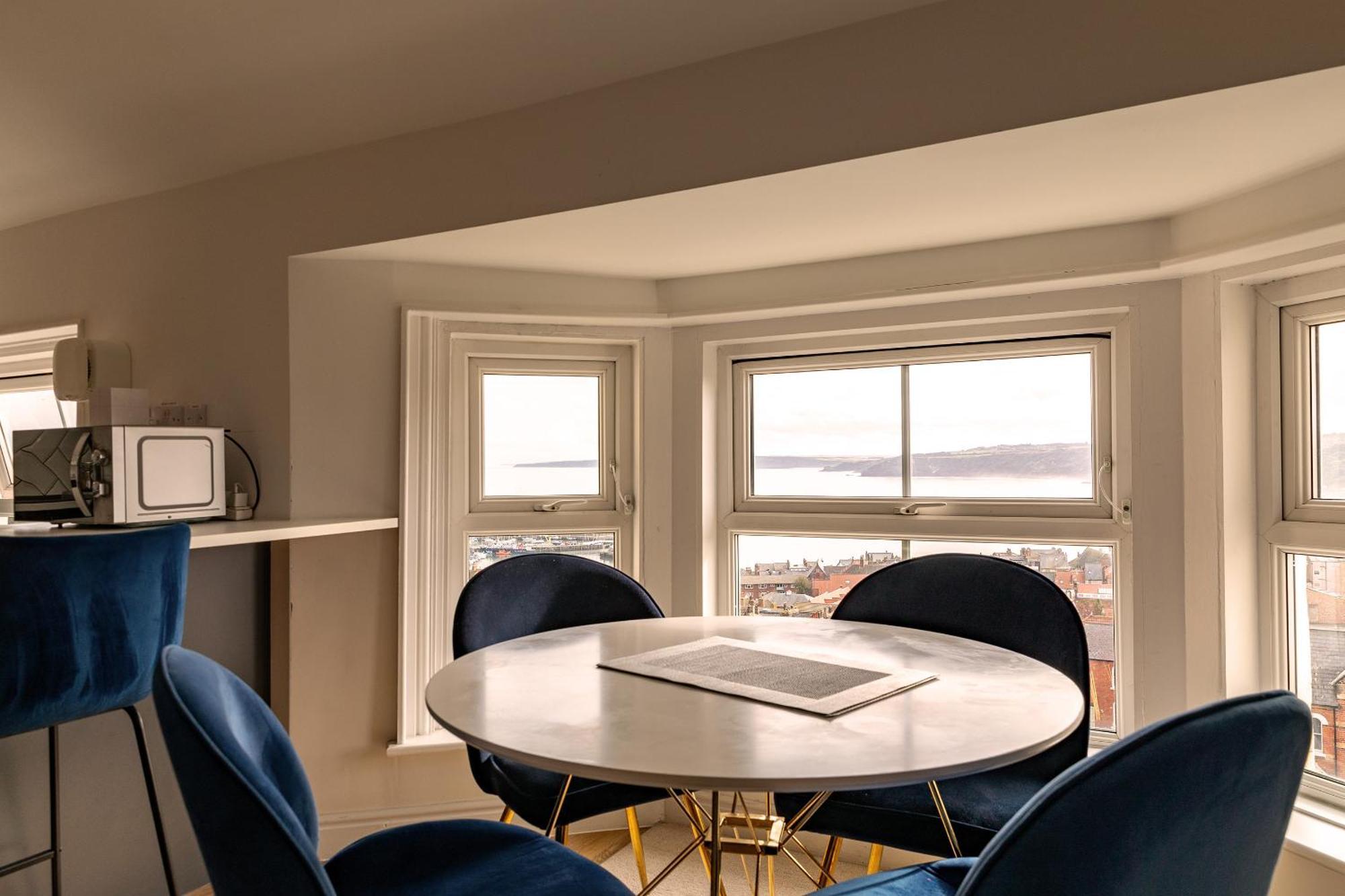 Seabourne Beautiful 4th Floor Penthouse With Amazing Coastal & Lighthouse View Scarborough