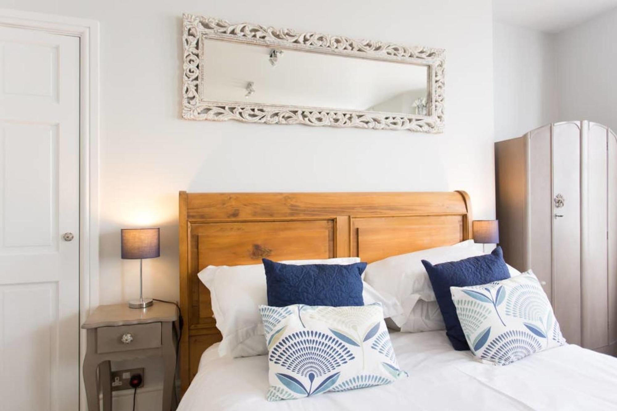 Seaside Retreat In North Bay - With Parking Holiday home *