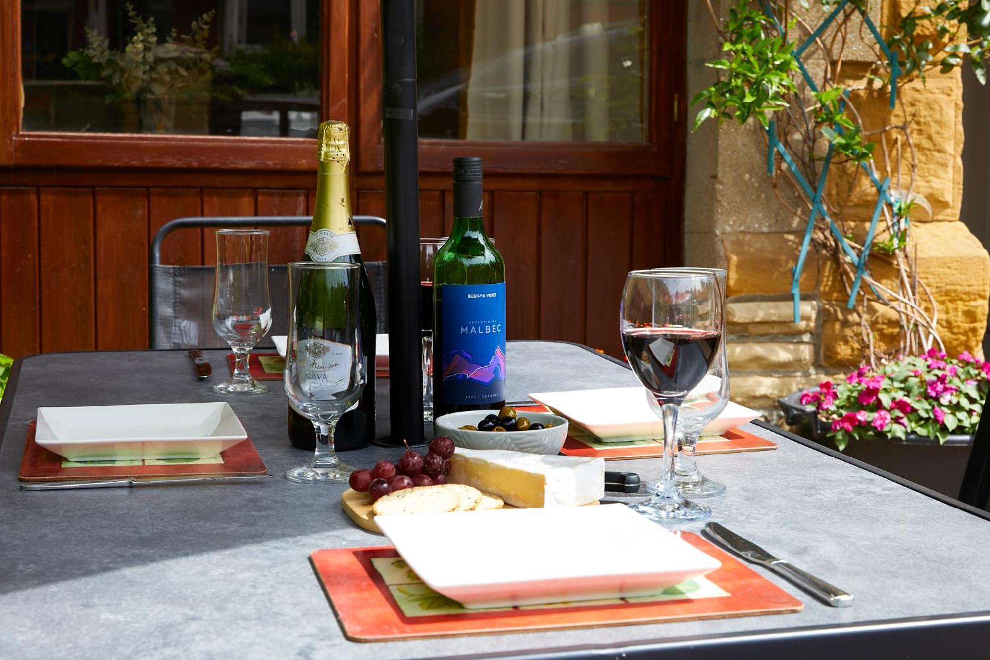The Coach House Apartment, Dog Friendly With Patio Area, Yorkshire Coast Lets. *