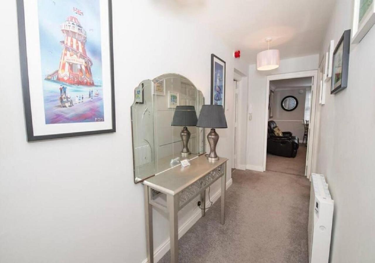 Pelican-stylish 2-bed Close To & Town Apartment