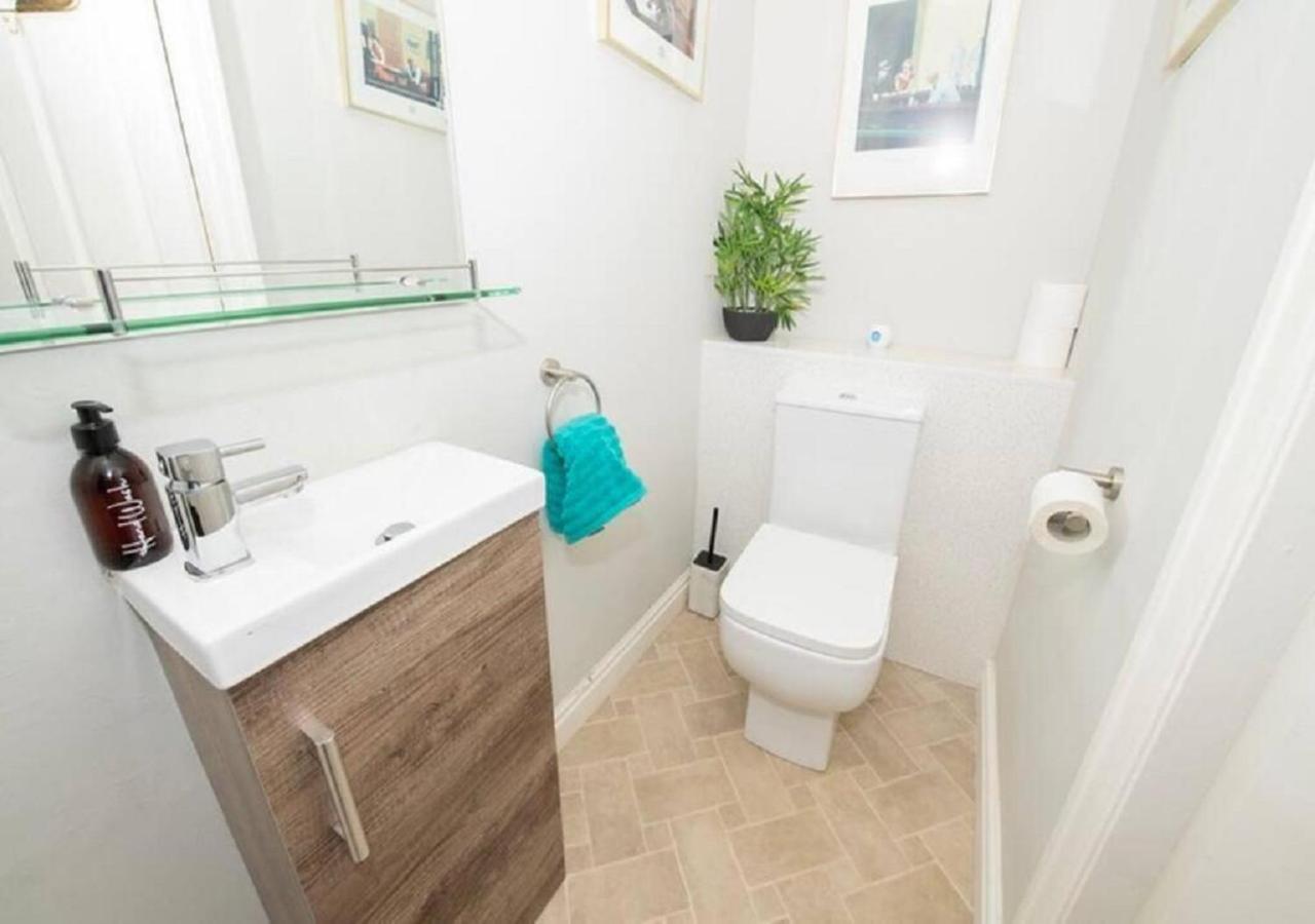 Pelican-stylish 2-bed Close To & Town Apartment Scarborough