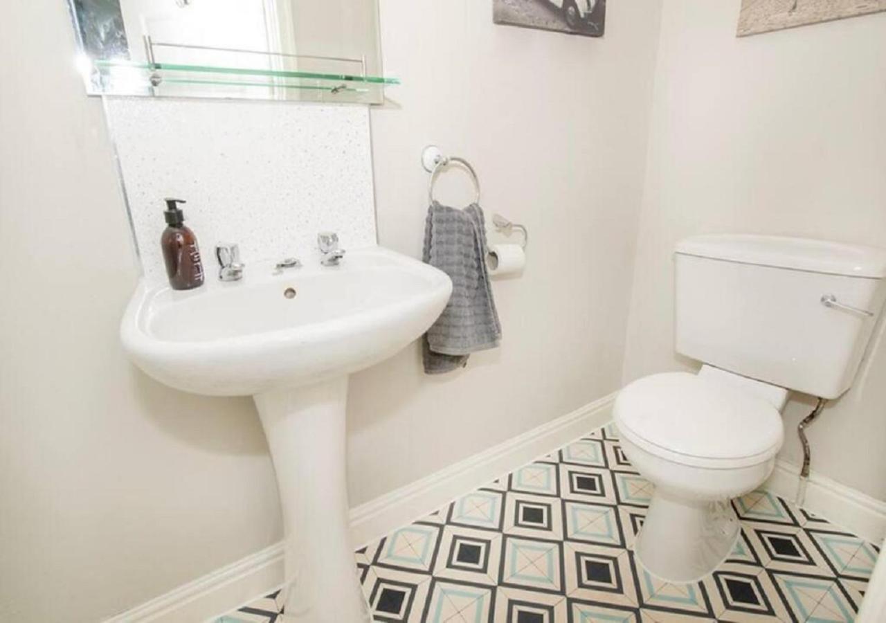 Apartment Pelican-stylish 2-bed Close To & Town