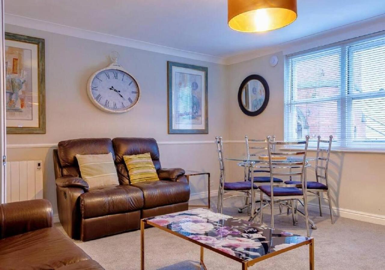 Pelican-stylish 2-bed Close To & Town * Scarborough