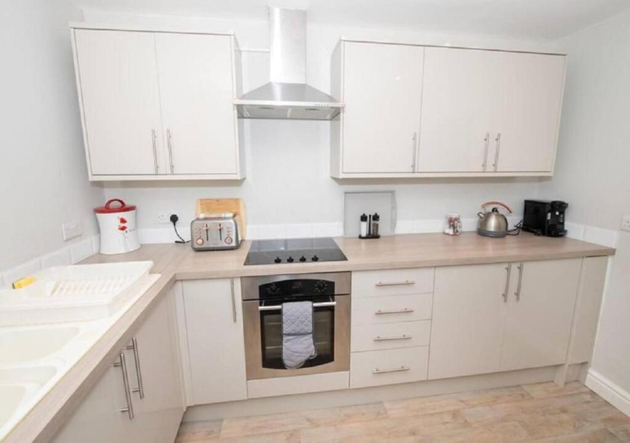 Pelican-stylish 2-bed Close To & Town Apartment Scarborough