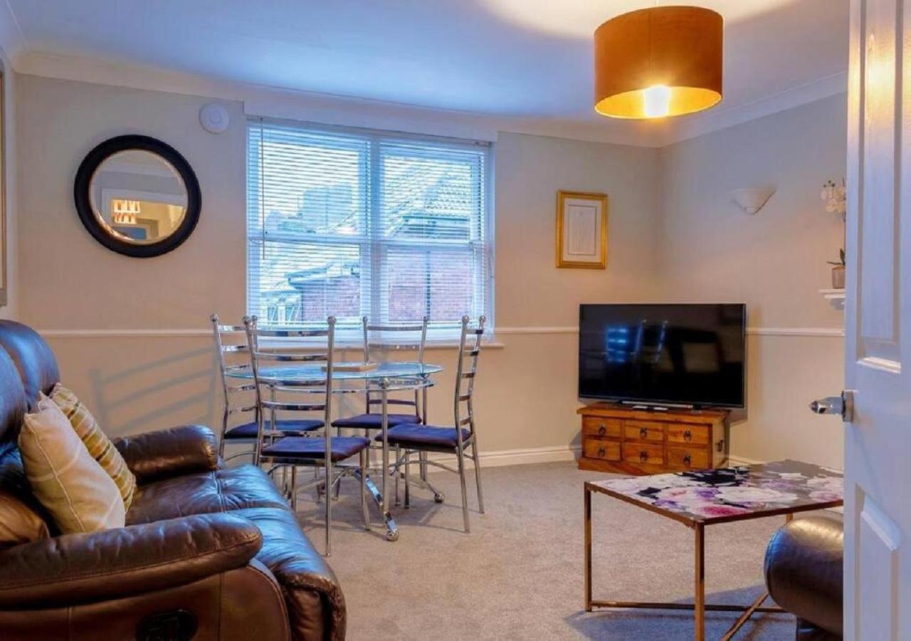 Apartment Pelican-stylish 2-bed Close To & Town
