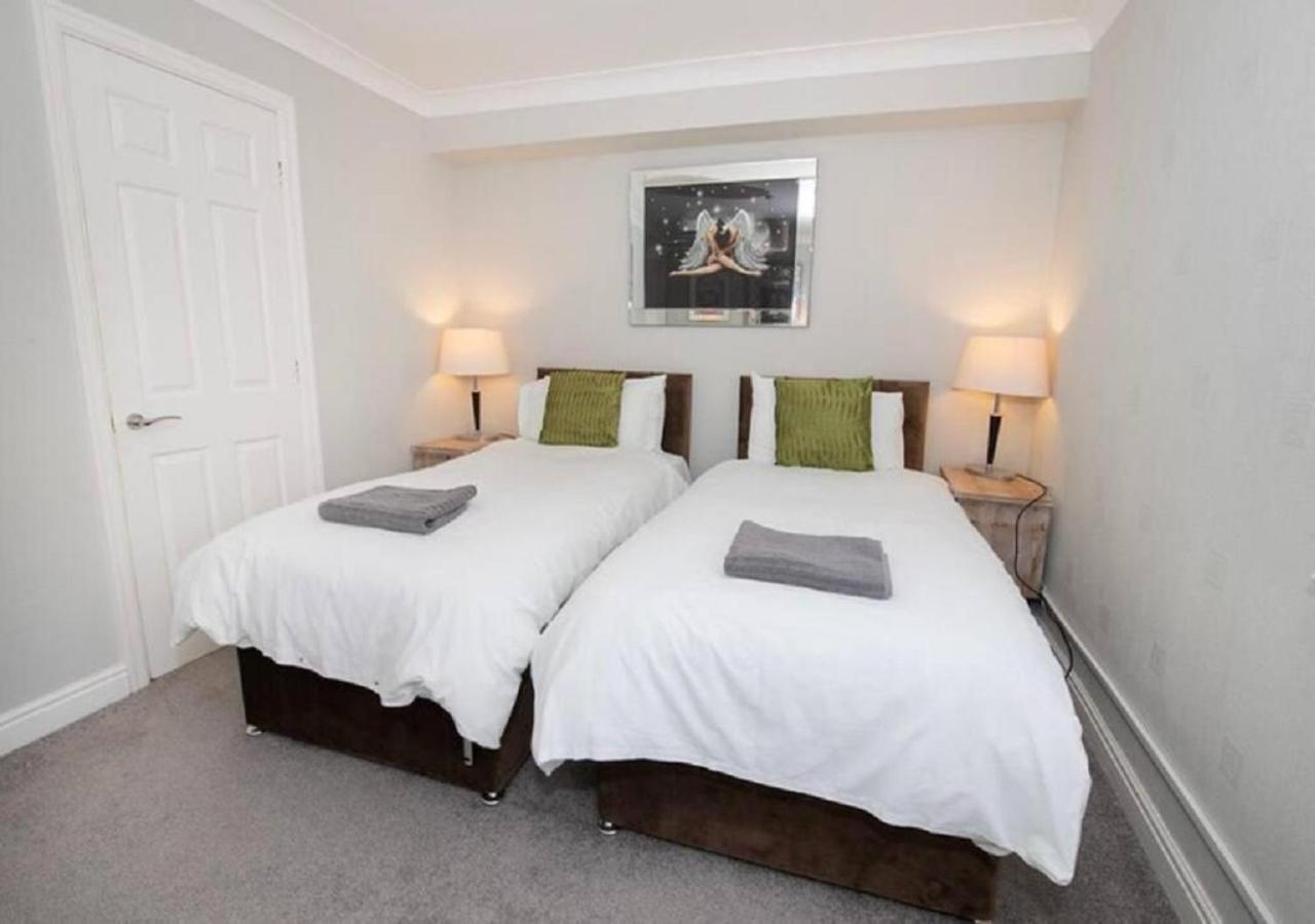 Pelican-stylish 2-bed Close To & Town Apartment *