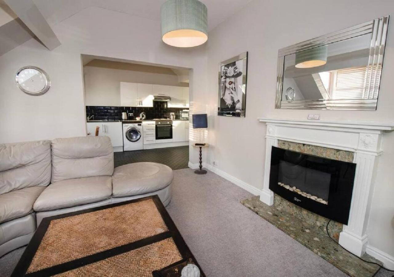 Sandmartin - Floor 3-bed Sea Views & Parking
