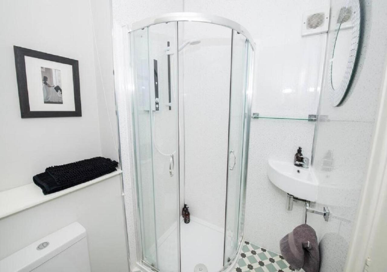 Sandmartin - Floor 3-bed Sea Views & Parking Scarborough