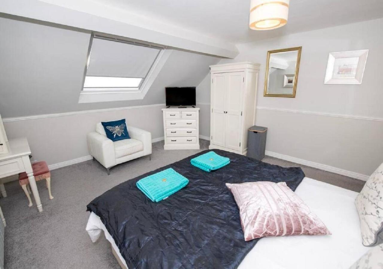 Sandmartin - Floor 3-bed Sea Views & Parking Apartment *