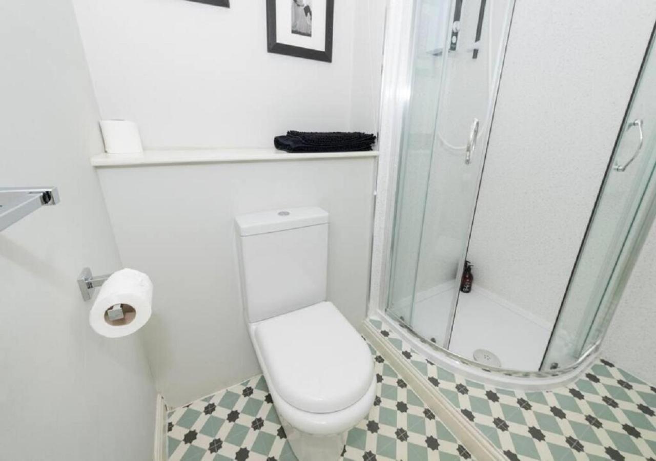 Sandmartin - Floor 3-bed Sea Views & Parking * Scarborough