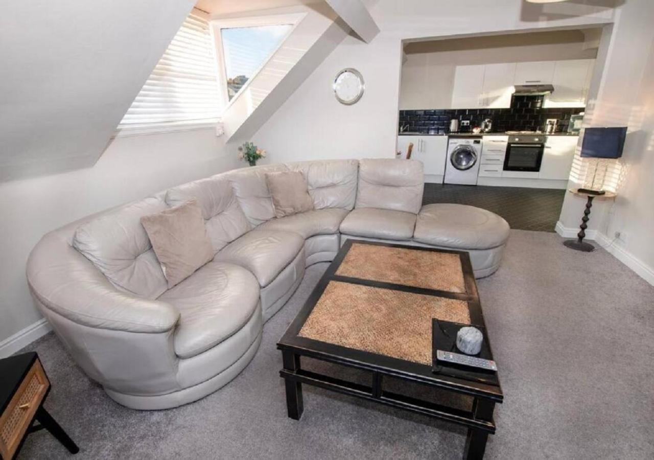 Sandmartin - Floor 3-bed Sea Views & Parking Scarborough