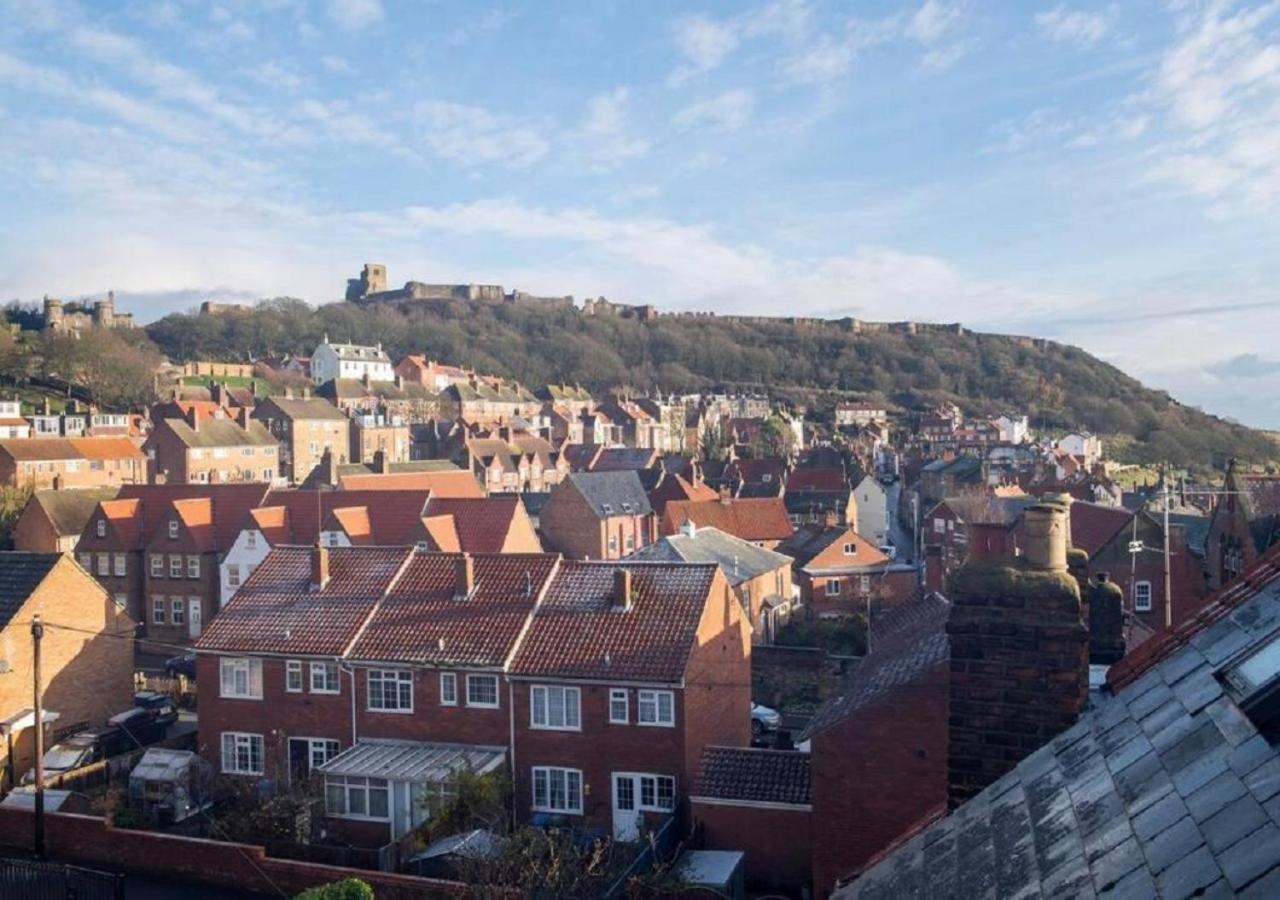 Sandmartin - Floor 3-bed Sea Views & Parking Apartment