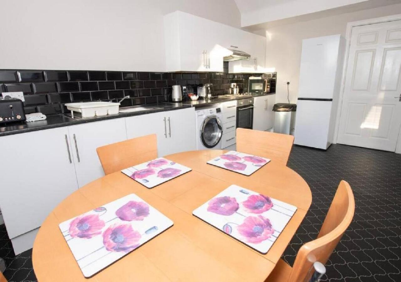 Sandmartin - Floor 3-bed Sea Views & Parking *