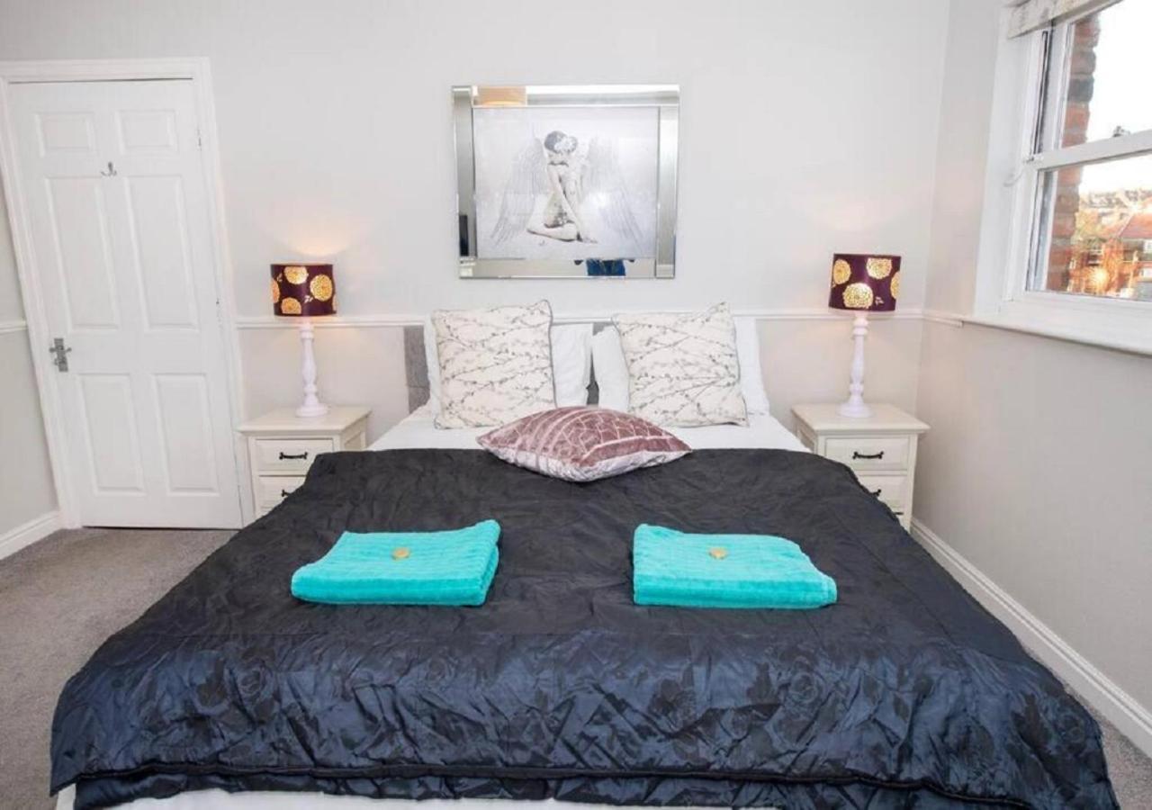 Sandmartin - Floor 3-bed Sea Views & Parking